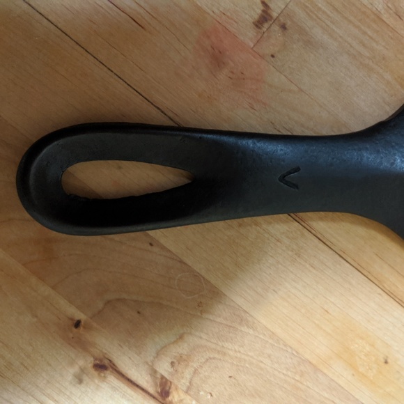 Unmarked Wagner Sidney Vonhandle Cast Iron Skillet - Picture 5 of 6
